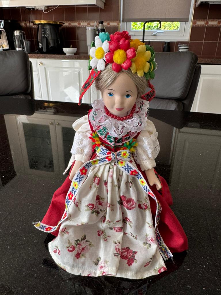 Bieden: Poolse vrouw in folkskleren 25 cm, Ophalen of Verzenden, Pop
