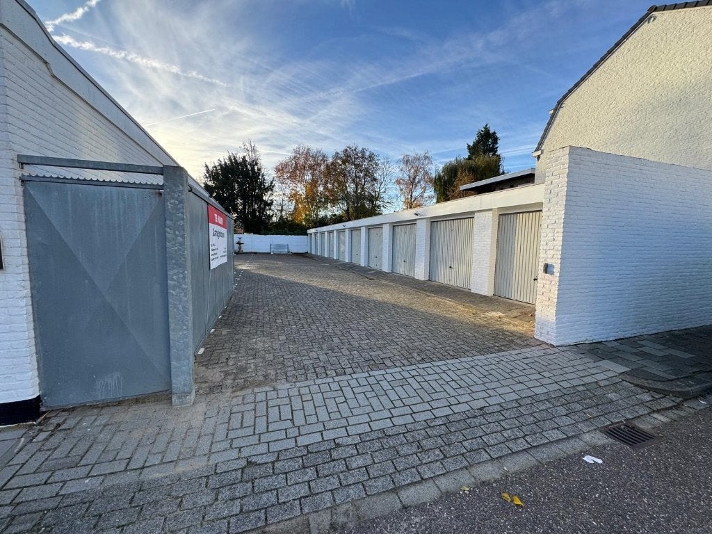 TE HUUR Garagebox, MET STROOM!, Willemstraat 13, Kerkrade, Huizen en Kamers, Limburg
