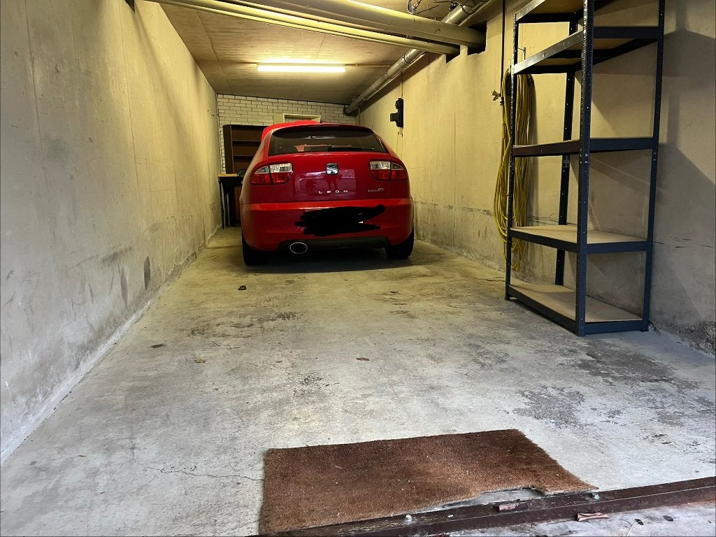 garagebox te huur, extra lang 11m diep, droog en warm. 30 m²