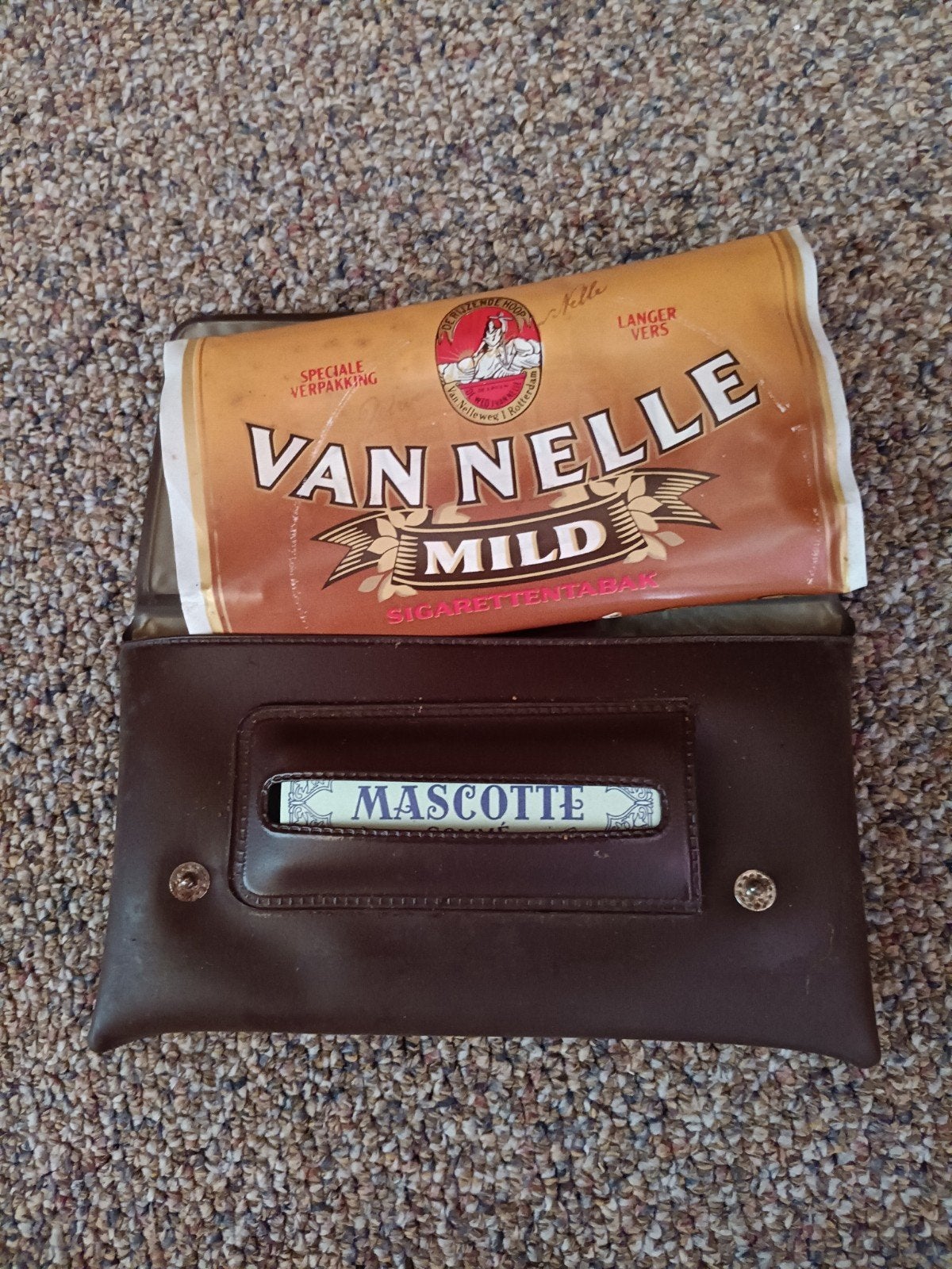 Vintage shag etui + inhoud, Ophalen of Verzenden, Zo goed als nieuw, Tabaksdoos of Verpakking