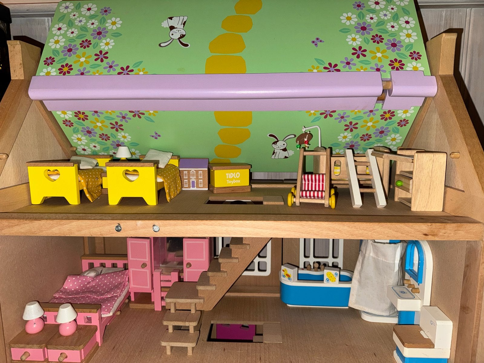 Tidlo Houten Poppenhuis met Meubels - Zo goed als nieuw, Ophalen, Zo goed als nieuw, Poppenhuis