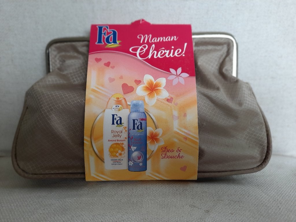 FA "Maman Chérie" cadeauset in goudkleurig tasje - Nieuw -, Ophalen of Verzenden, Nieuw, Bad & Douche