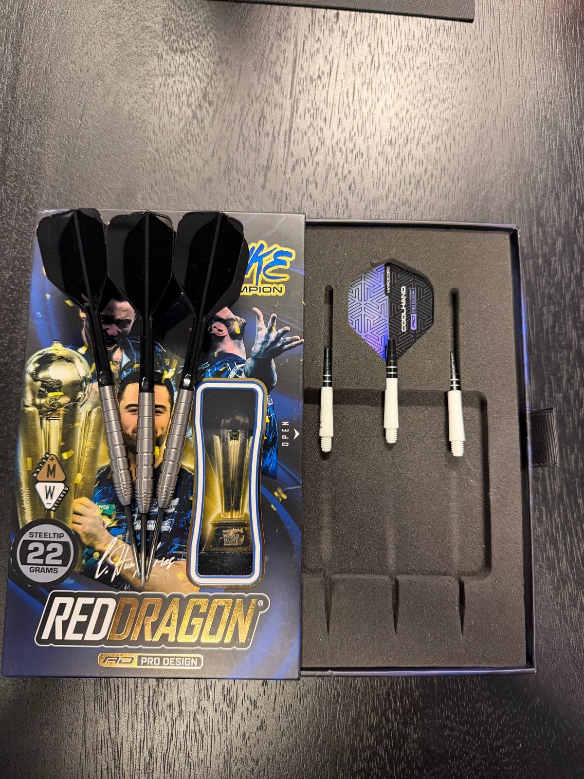 Luke Humphries TX1 22G Darts Red Dragon - Nieuw in verpakkin, Ophalen of Verzenden, Zo goed als nieuw, Pijlen