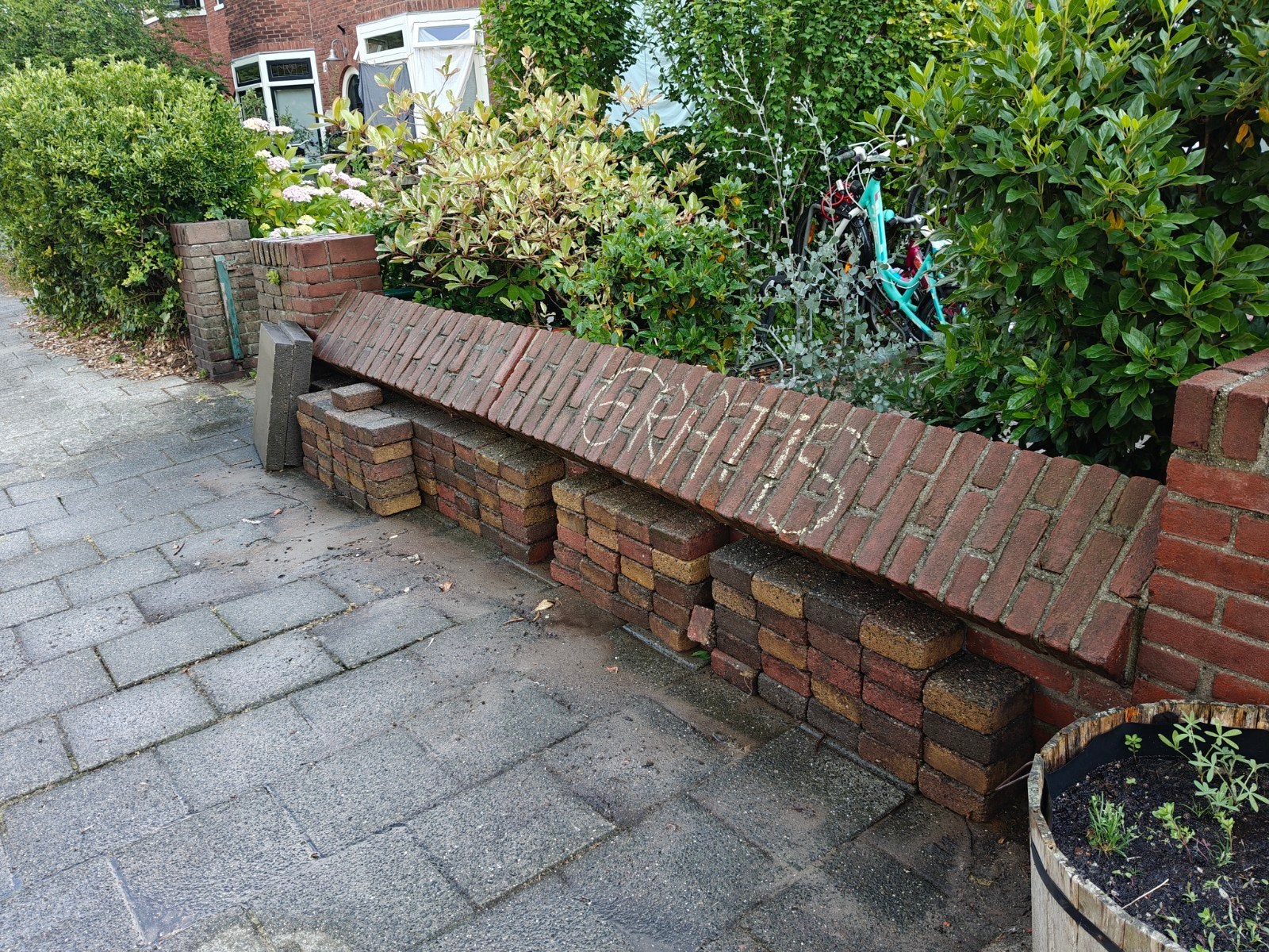 Gratis tuintegels: koppelstones, tegels, Tuin en Terras, Tegels en Klinkers, Ophalen, Gebruikt, Beton, Terrastegels
