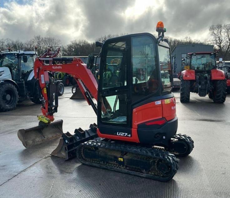 Te koop minigraver Kubota U27-4 520 uur + Machinetransporter, Zakelijke goederen, Machines en Bouw | Kranen en Graafmachines, Ophalen