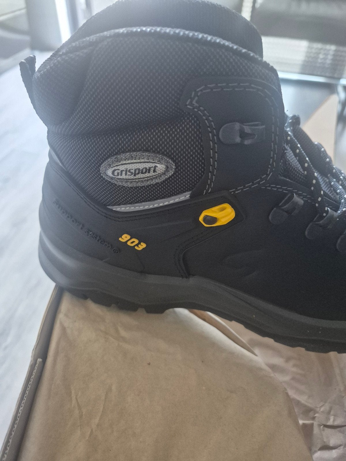 werkschoenen, Ophalen, Nieuw
