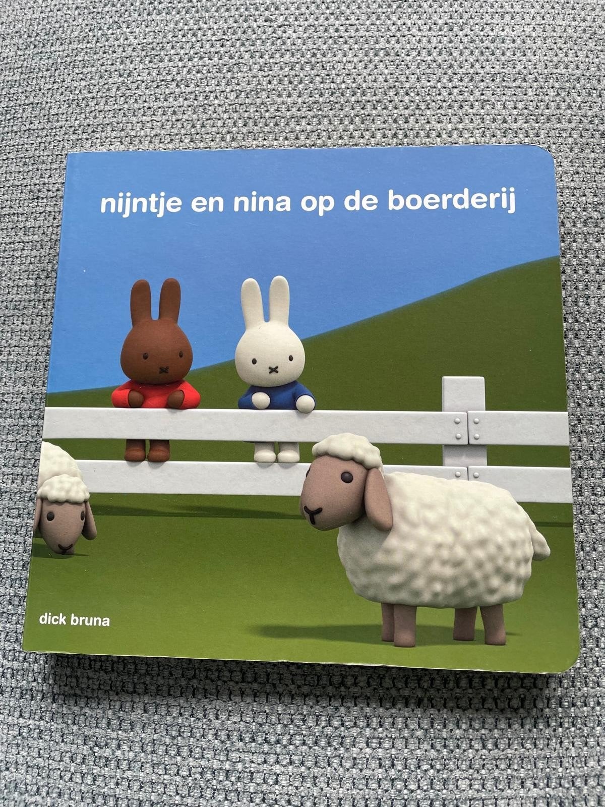 Nijntje en Nina op de boerderij - Dick Bruna, Ophalen of Verzenden, Zo goed als nieuw, Dick Bruna, 1 tot 2 jaar