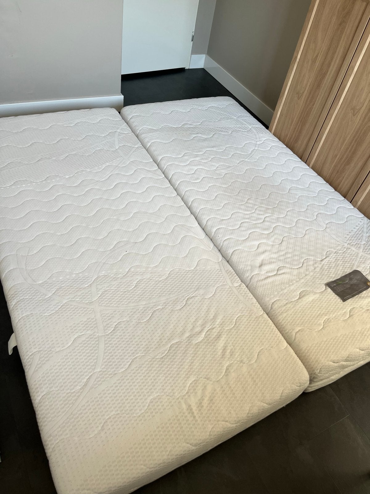 Twee gratis matrassen (90x200 cm), Ophalen, Gebruikt, 90 cm, Eenpersoons