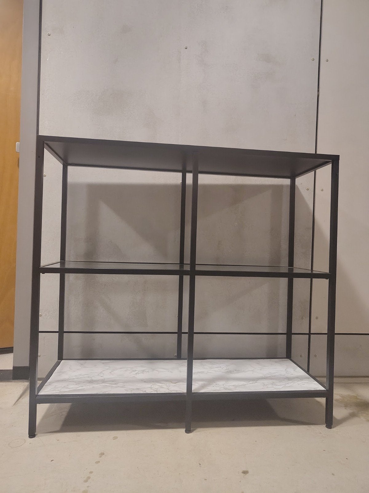 Ikea VITTSJÖ Stellingkast zwartbruin/glas 100x93x36 cm, Ophalen, Zo goed als nieuw