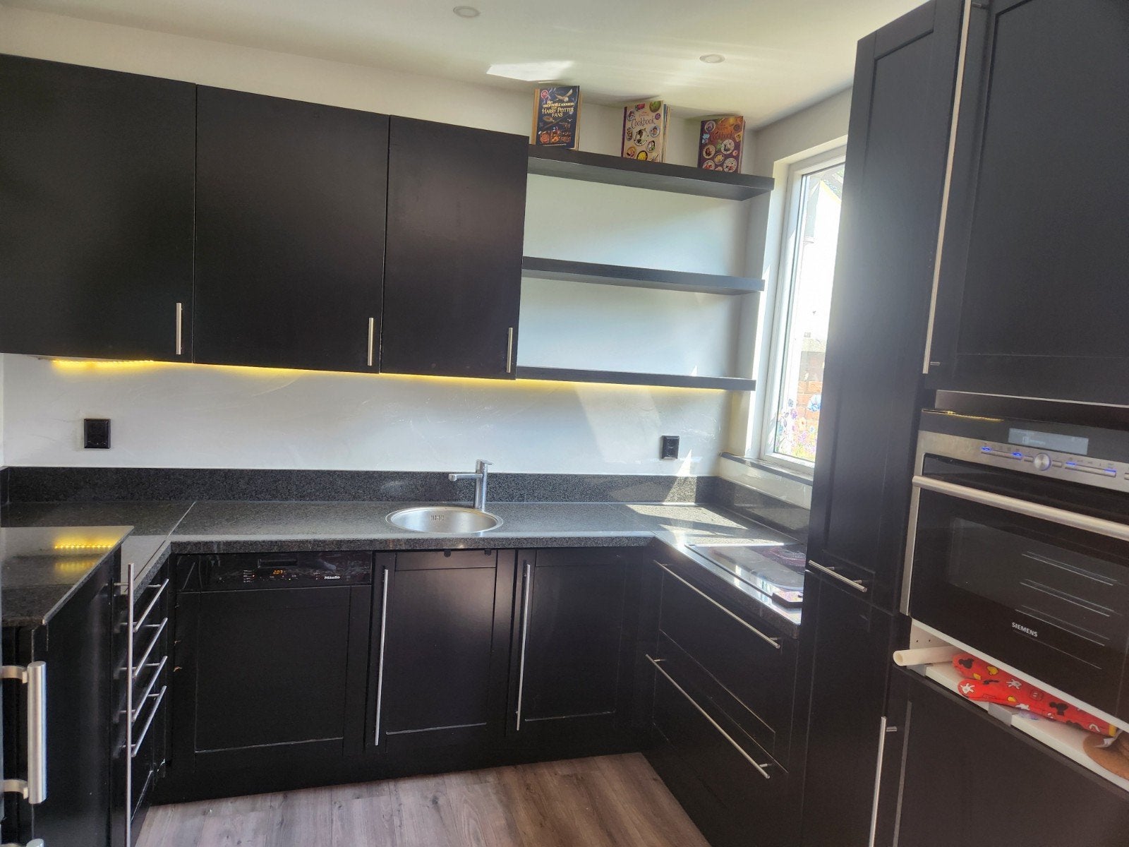 COMPLETE KEUKEN ZELF DEMONTEREN EIND JULI, Huis en Inrichting, Keuken | Complete keukens, Ophalen, Gebruikt, U-keuken, Zwart