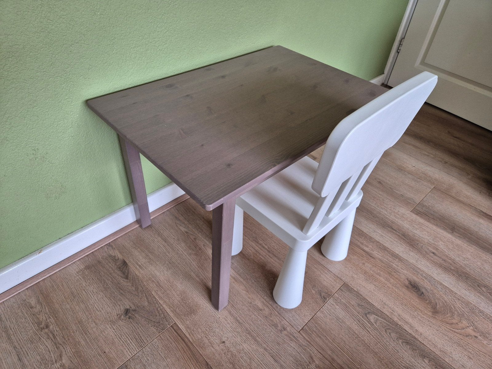 IKEA SUNDVIK kindertafel en IKEA MAMMUT stoel (wit), Ophalen, Gebruikt, Tafel(s) en Stoel(en)