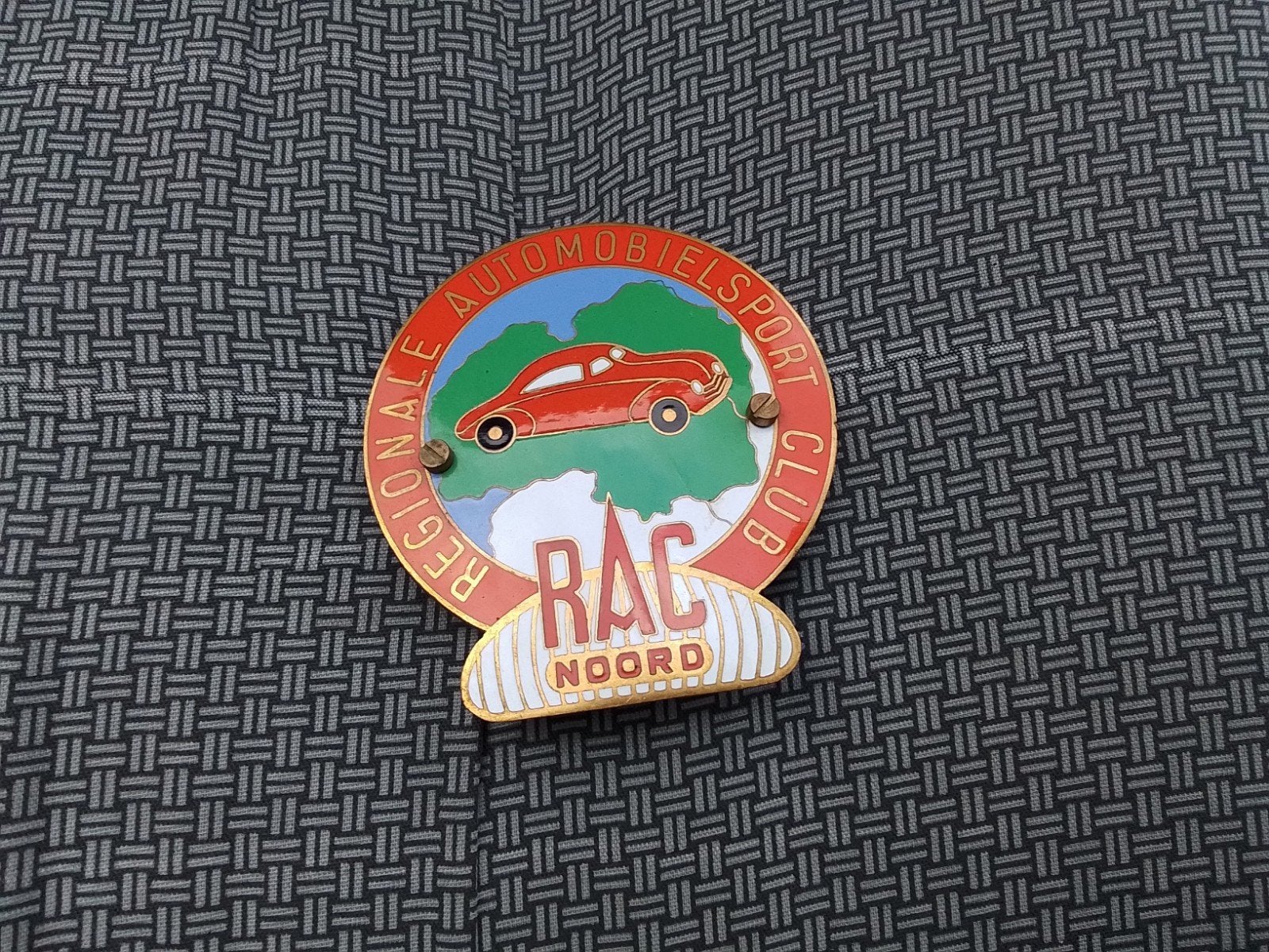Embleem automobiel sportclub €15.00  7.5 bij 8,5 cm, Ophalen of Verzenden, Sport