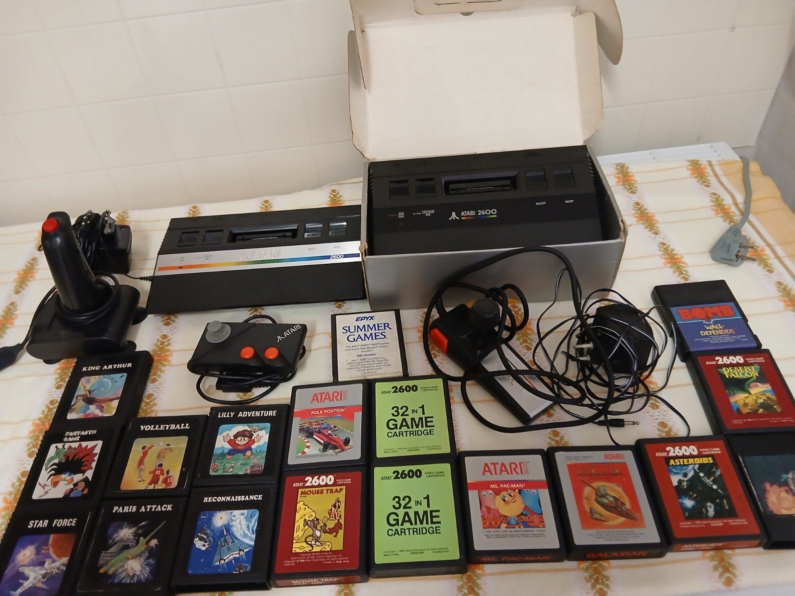 2x atari spelcomputer 2600 met 18 games, Ophalen of Verzenden, Gebruikt, Met 2 controllers, Atari 2600