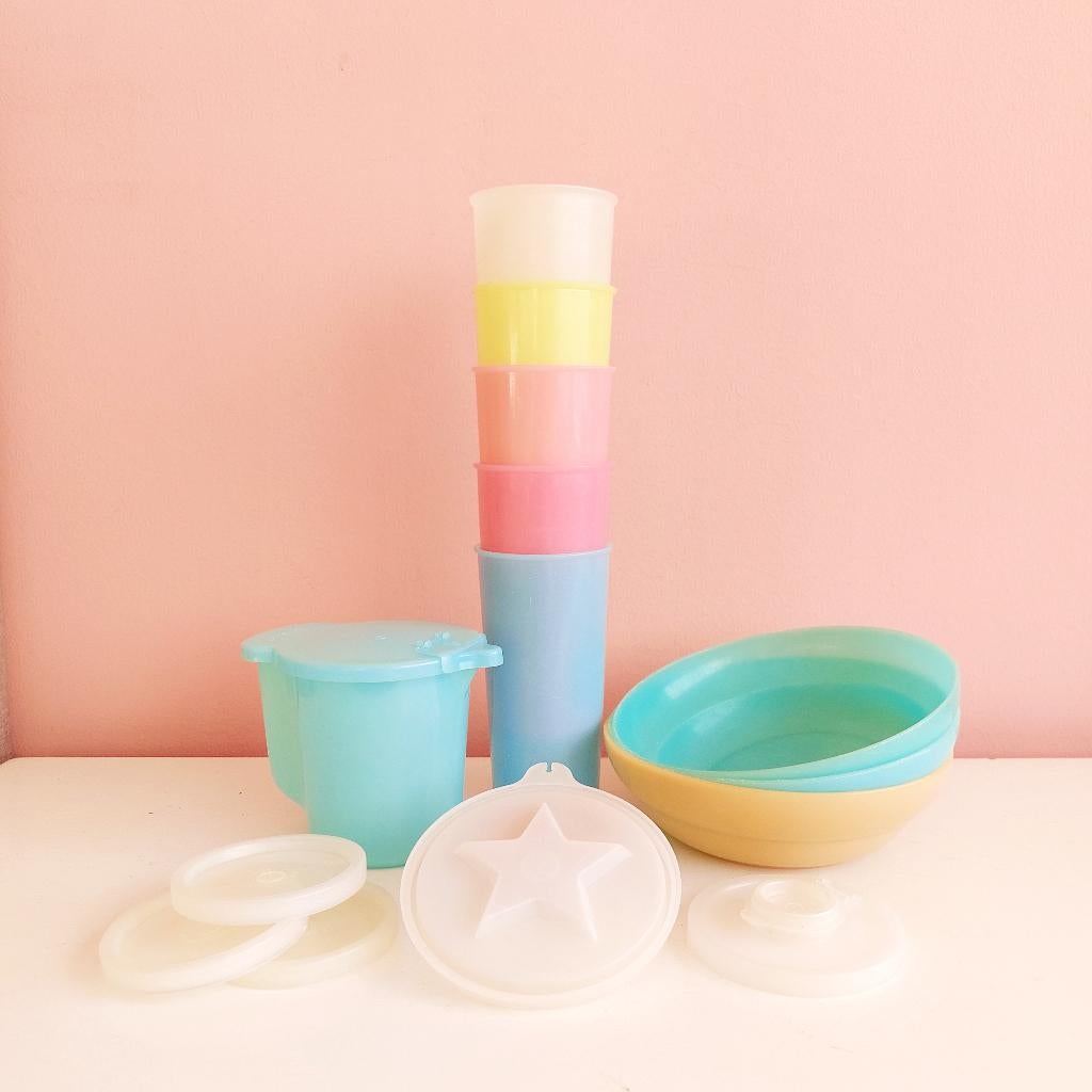 Pastel Tupperware: bekers, puddingbakjes, melkkan, deksels, Ophalen of Verzenden, Gebruikt, Geel, Beker of Kan