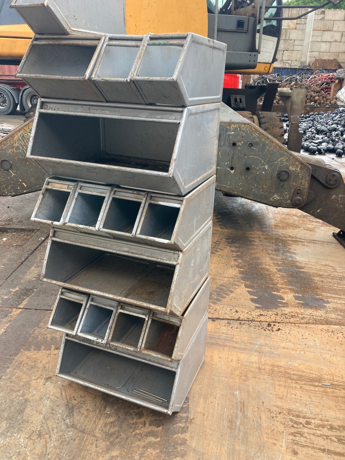 15 stuks Overtoom magazijnbakken in goede staat., Ophalen, Doos, 60 cm of meer, Minder dan 35 cm