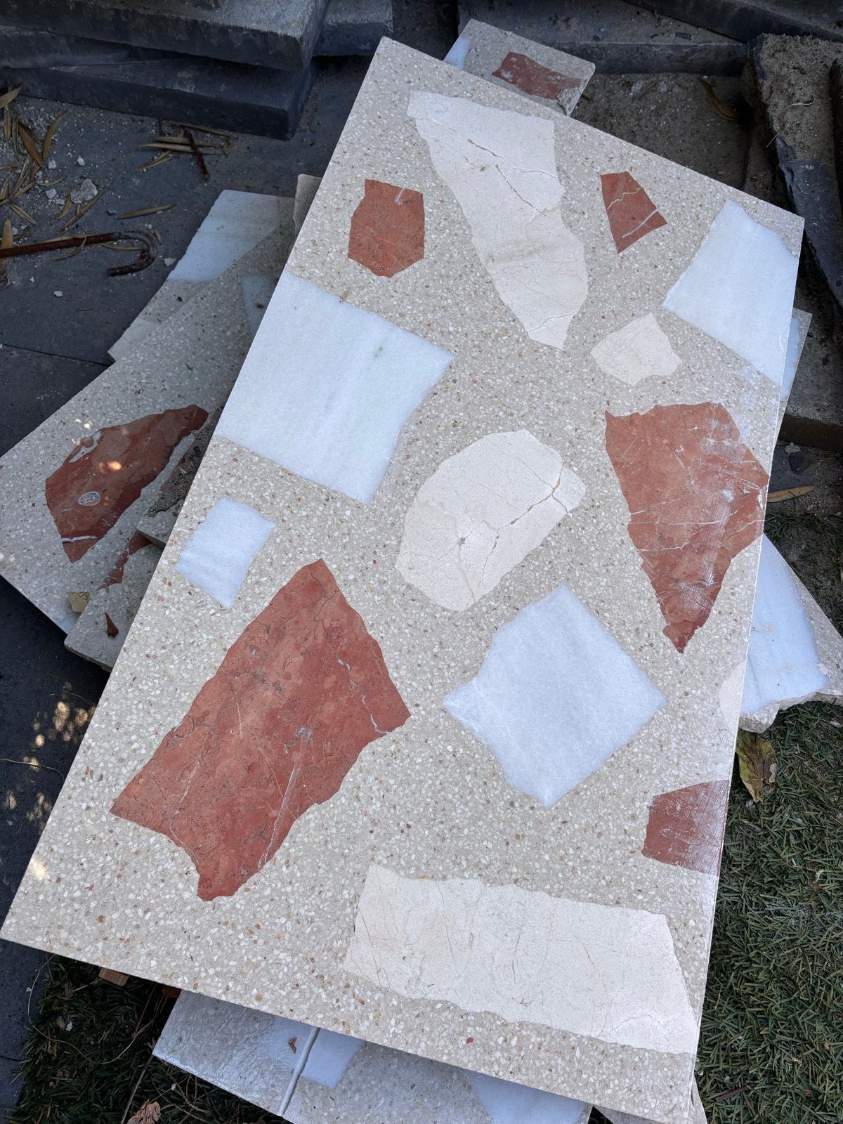 Terrazzo tegels van marmer - off cuts, Doe-het-zelf en Verbouw, Tegels, Ophalen, Gebruikt, Minder dan 5 m², 20 tot 40 cm