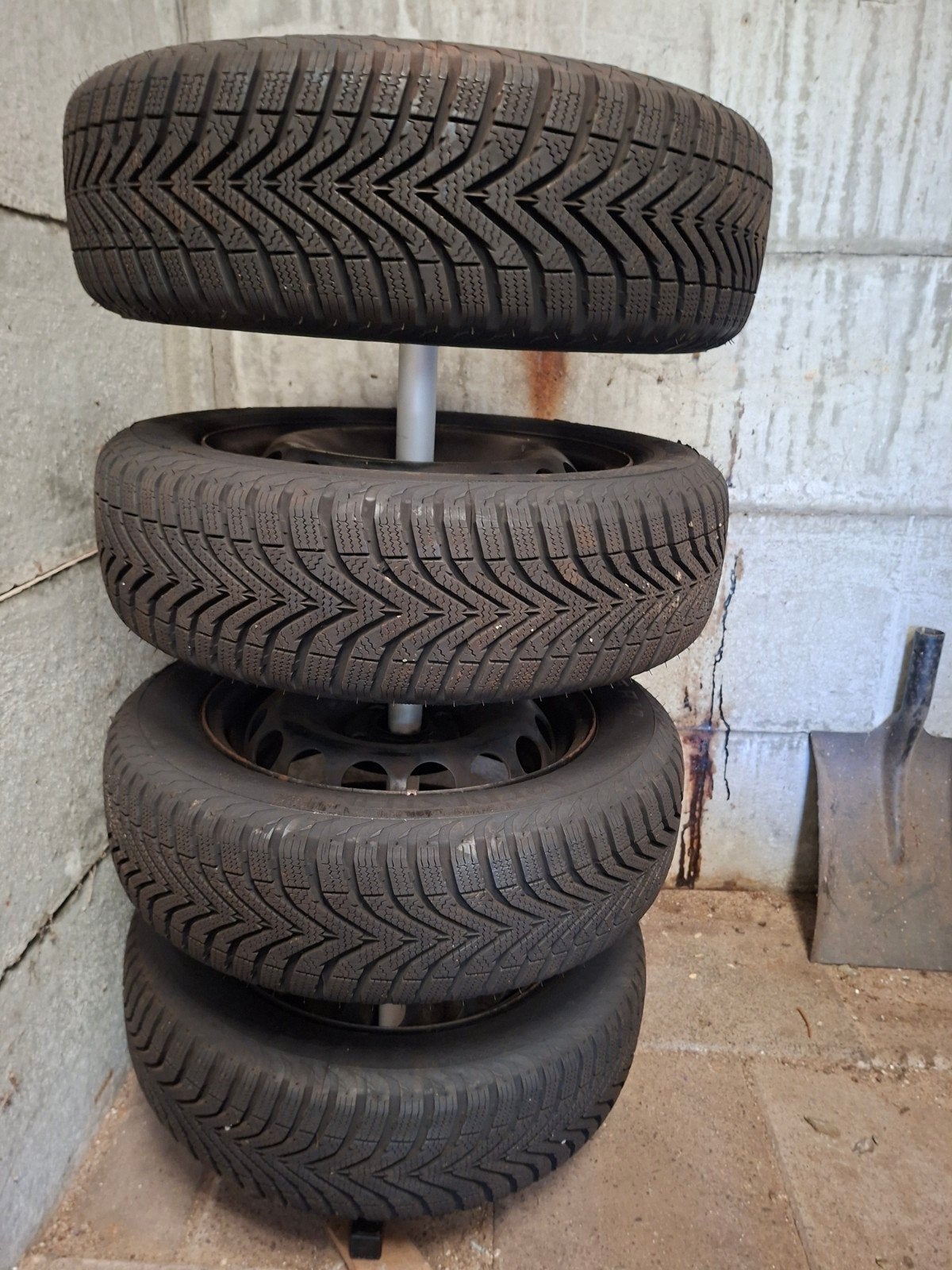 4 winterbanden van Toyota aygo, Ophalen, 14 inch, Banden en Velgen, Winterbanden