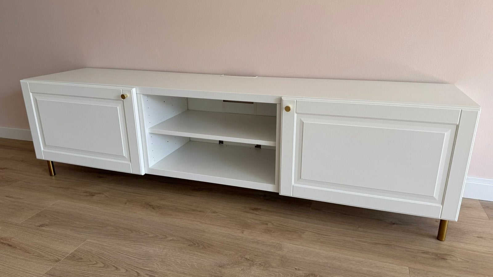 Witte Ikea Besta TV-meubel met gouden accenten, Ophalen, 150 tot 200 cm, Zo goed als nieuw, Minder dan 100 cm