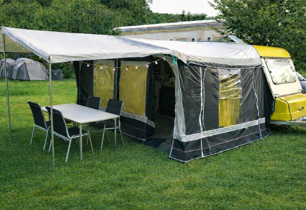 Retro caravan | instapklaar | voortent | 4 pers | stapelbed, Koelkast, Particulier, Adria, Vast bed