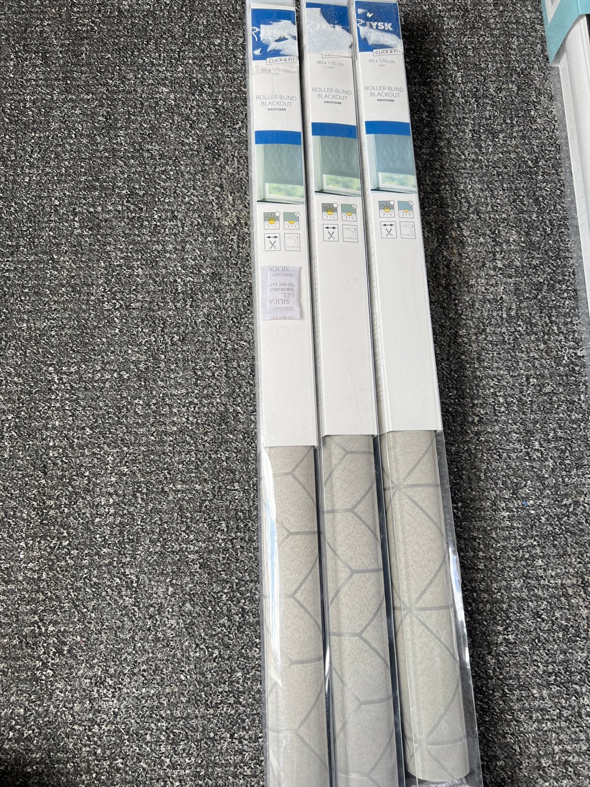 3x JYSK Roller Blind Blackout HAVSTARR Grijs - Nieuw, Huis en Inrichting, Stoffering | Gordijnen en Lamellen, Nieuw, Grijs, 150 tot 200 cm