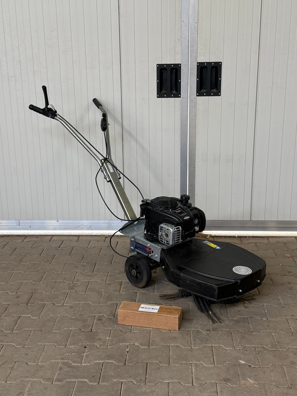 Kwern Greenbuster 550 onkruidborstel, in zeer goede staat., Ophalen, Zo goed als nieuw