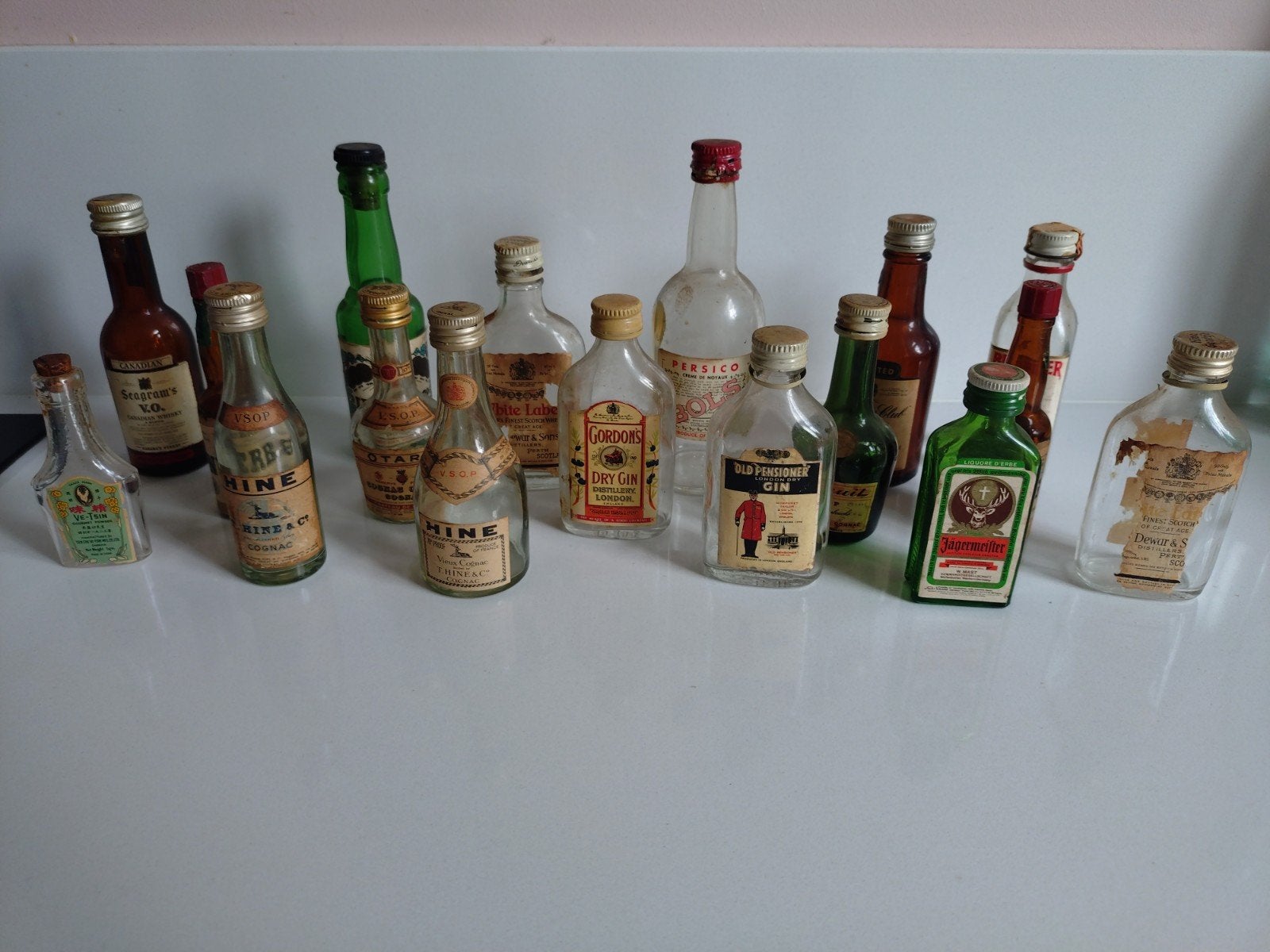 Collectie Vintage Miniatuur Drankflesjes 17 stuks Jaren 60, Ophalen of Verzenden