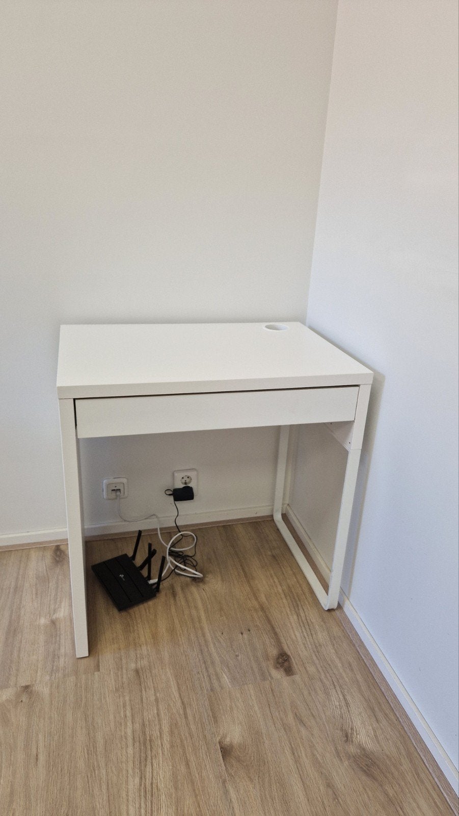 bureau wit Micke Ikea, Ophalen