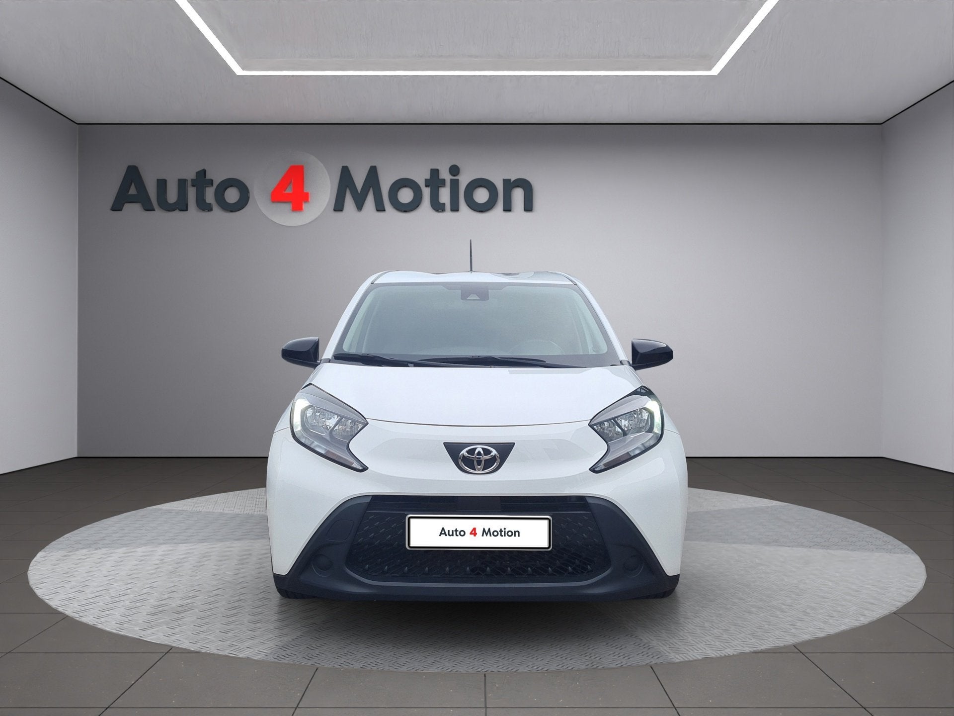 Toyota Aygo X 1.0VVT-i MT Play LED I MULTIMEDIA I CAMERA I C, Gebruikt, 920 kg, 4 stoelen, Wit