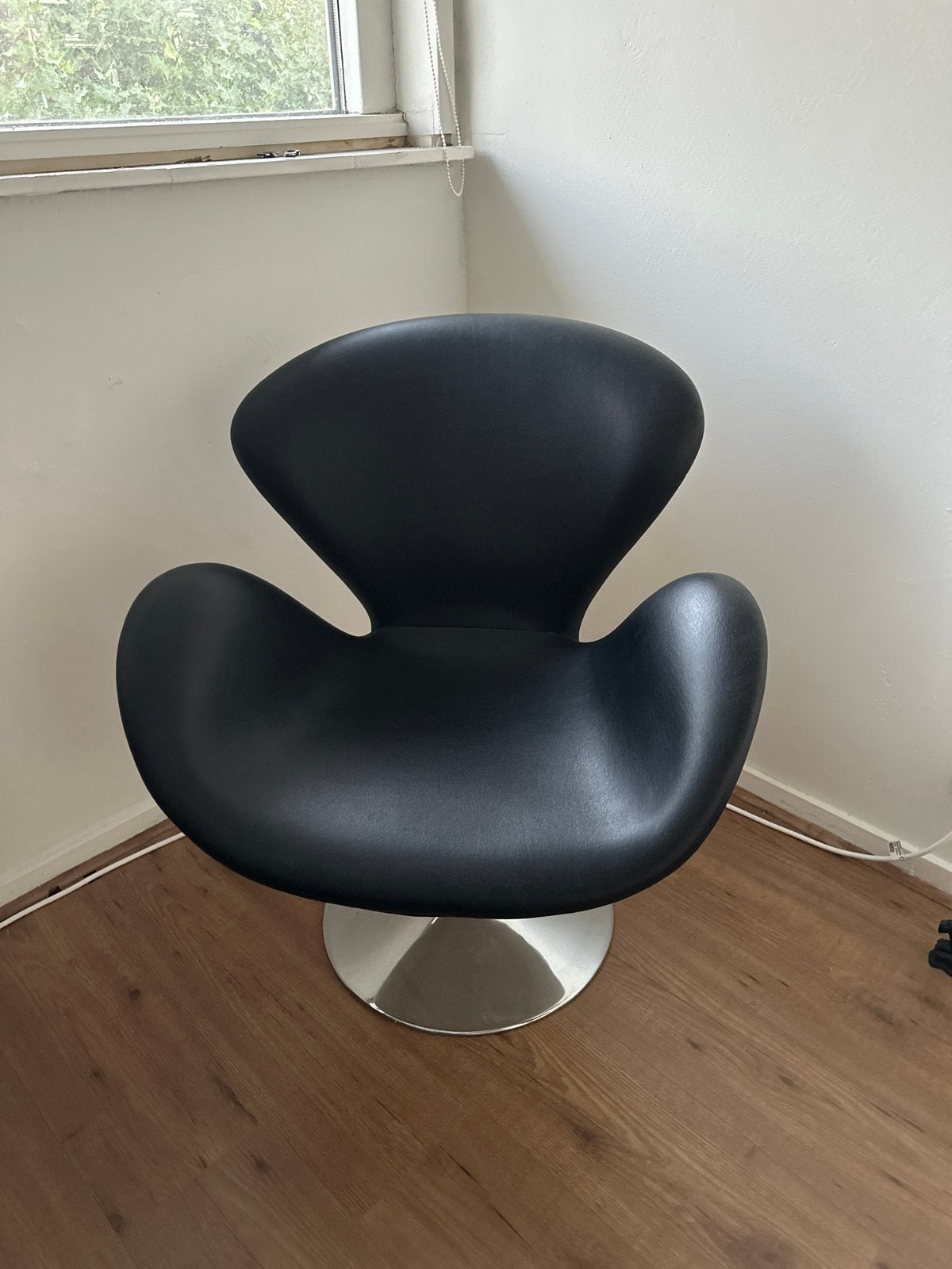 Space Age Retro Zwaan / Swan Look Stoel, Zo goed als nieuw, Leer, 50 tot 75 cm, Ophalen