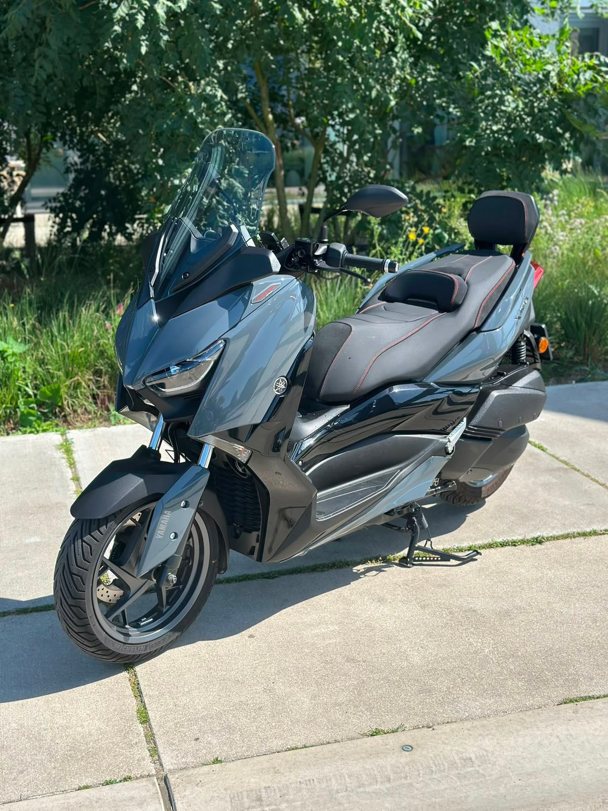 Yamaha XMAX 300 Tech MAX Nardo Grey | Garantie | 4.000 km, Motoren, Motoren | Yamaha, Scooter, 300 cc, Particulier, Automaat