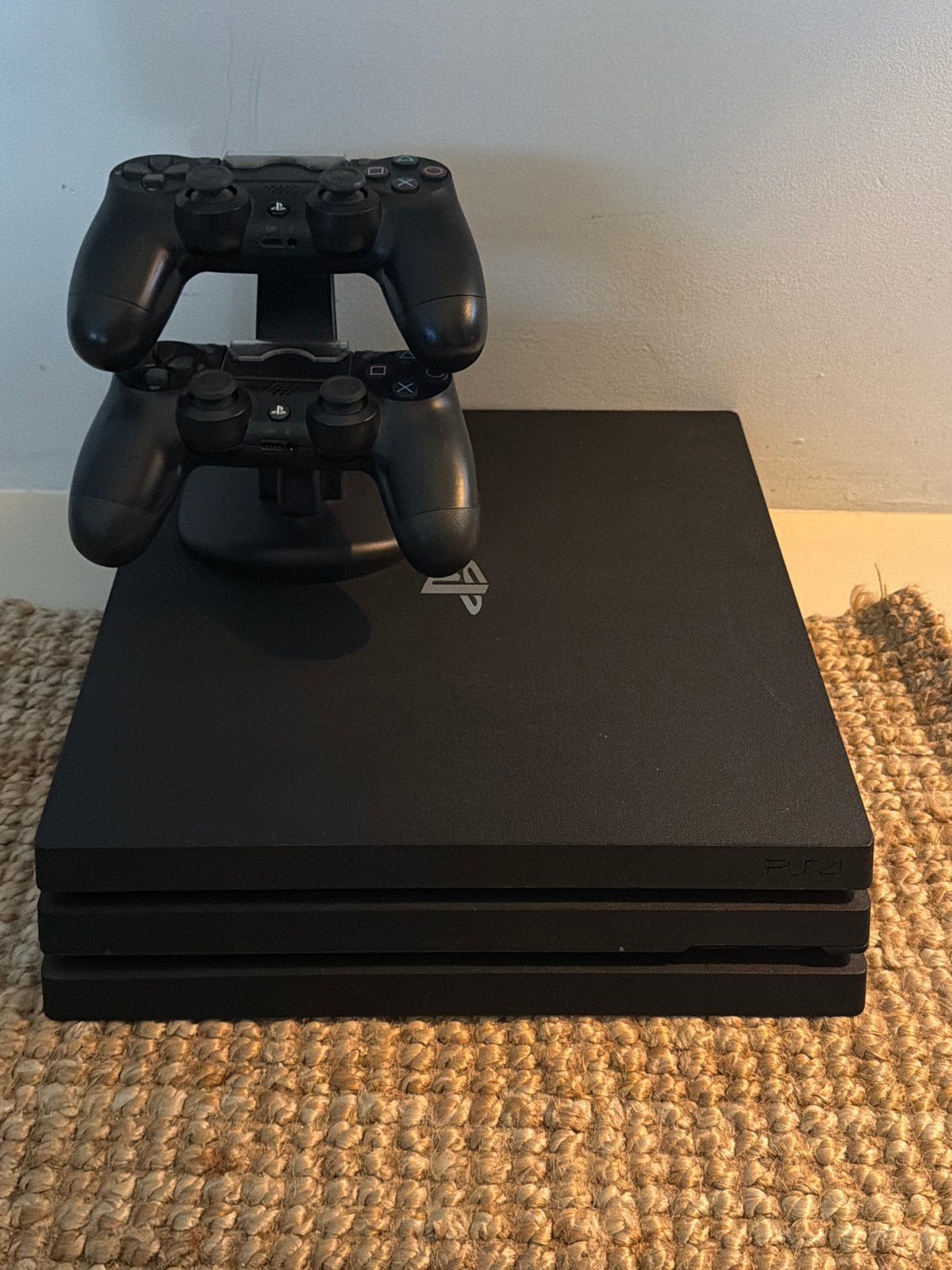 PlayStation 4 Pro met 2 controllers, Spelcomputers en Games, Spelcomputers | Sony PlayStation 4, Ophalen, Met games, Met 2 controllers