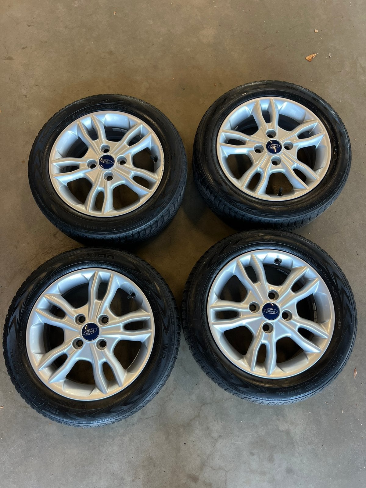 Ford Fiesta set winterbanden, Ophalen, 15 inch, Banden en Velgen, Nieuw