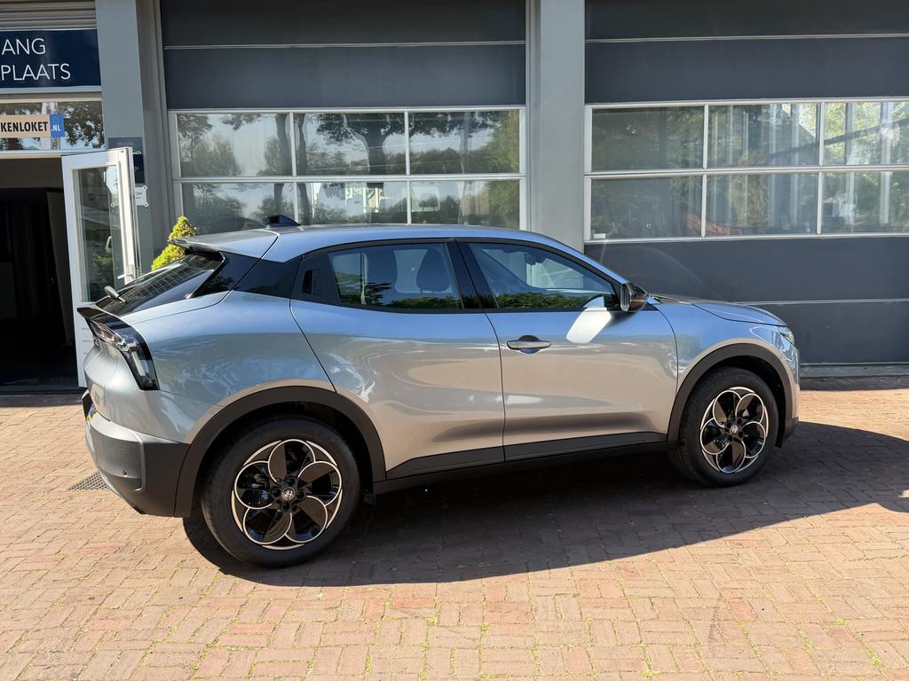Alfa Romeo Junior Elettrica Speciale 54 kWh | ACC | Clima |, Auto's, Alfa Romeo, Stof, Gebruikt, Zwart, Origineel Nederlands