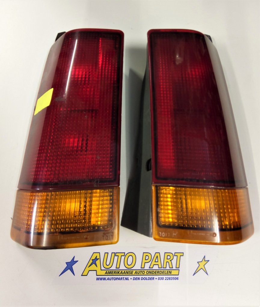 Chevrolet Express Van achterlicht 1996-2002, Gebruikt, Info@gm.com, Ophalen of Verzenden, P.O. BOX 33170 Detroit, MI 48232-5170