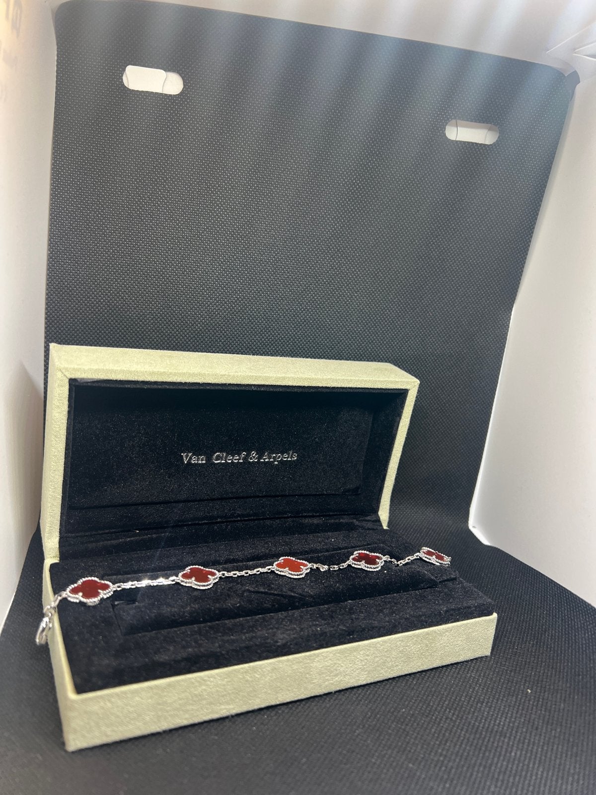 Van Cleef & Arpels Armband met alle accessoires, Sieraden, Tassen en Uiterlijk, Armbanden, Ophalen of Verzenden, Zo goed als nieuw