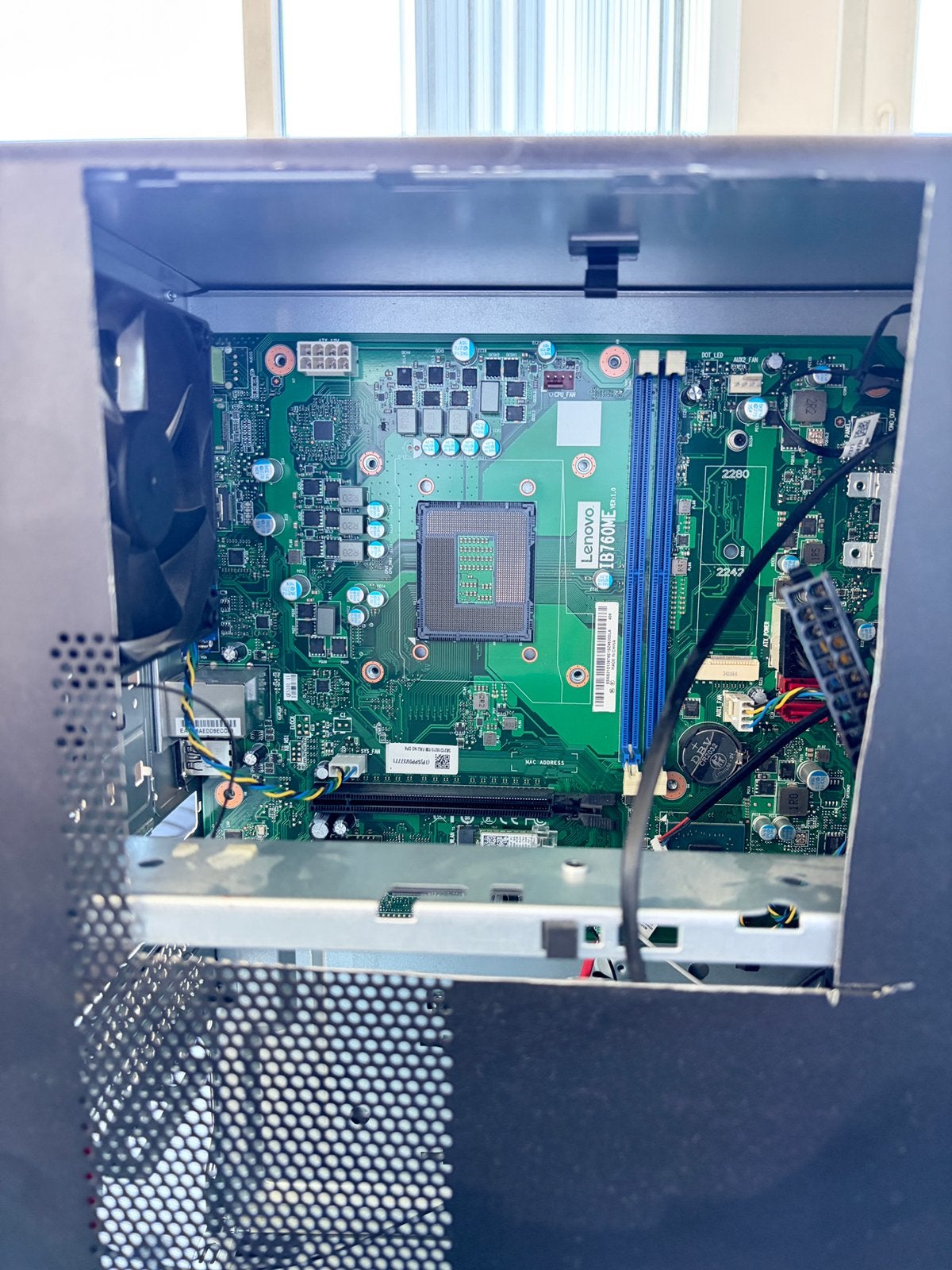 Foto 2 van Lenovo PC met LGA1700 socket Moederbord