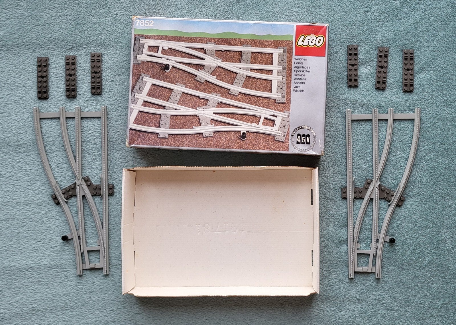 Lego trein 4,5 Volt grijze rails wissels (set 7852) + doos., Gebruikt, Compleet, Lego, Ophalen of Verzenden