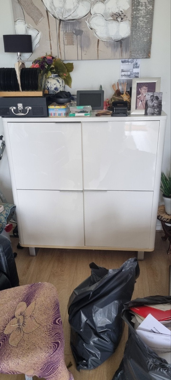 Witte hoogglans kast met 4 kleppen, Ophalen, Overige materialen, Gebruikt, Met klep(pen)