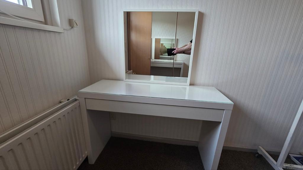 Witte kaptafel/bureau met lade en glazen blad, Ophalen, 100 tot 150 cm, Zo goed als nieuw, Minder dan 100 cm