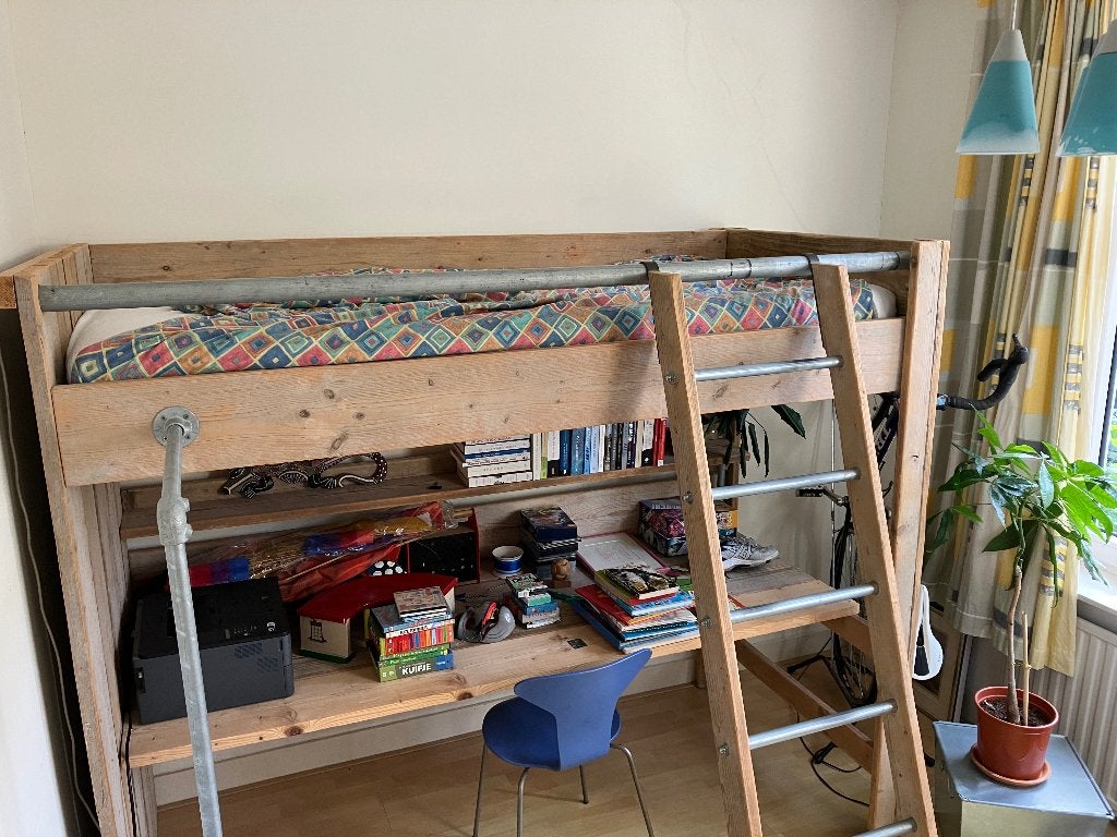 Robuuste hoogslaper voor stoere tienerkamer (steigerhout)