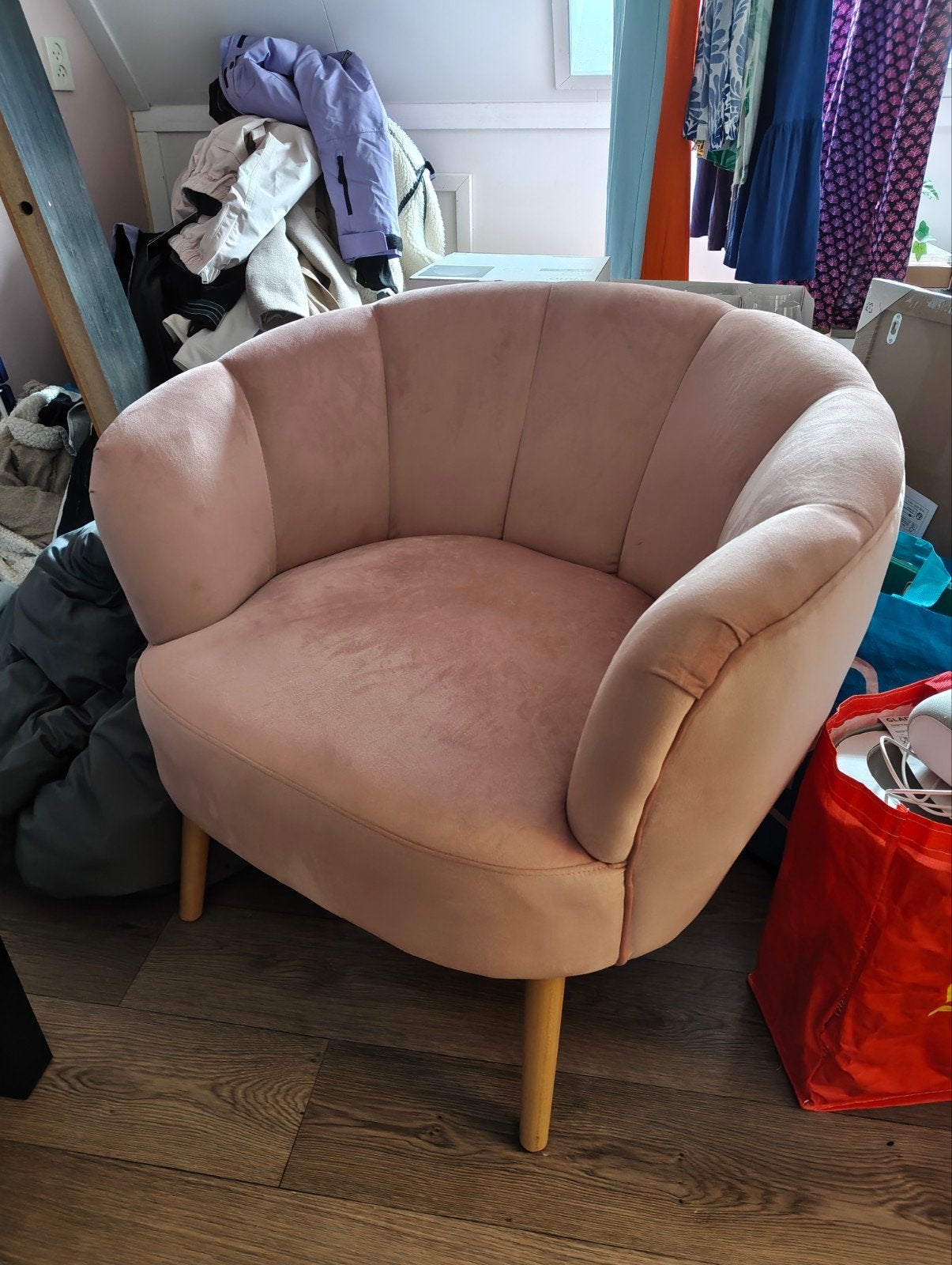 Zo goed als nieuwe Kwantum fauteuil - Roze, Huis en Inrichting, Ophalen, Modern, Scandinavisch, 75 tot 100 cm, Zo goed als nieuw