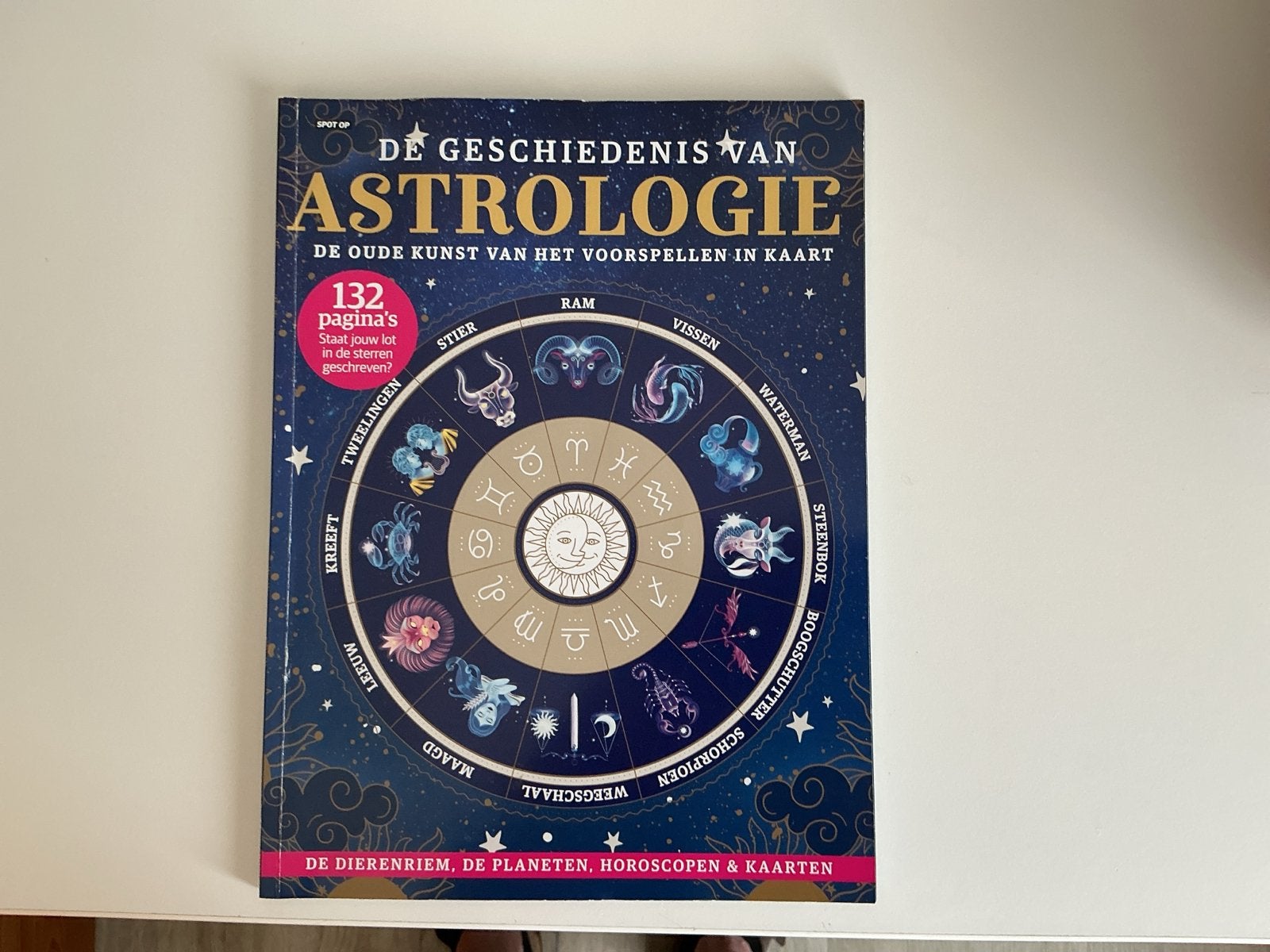 De Geschiedenis van Astrologie - Blad, Boeken, Ophalen of Verzenden, Zo goed als nieuw, Astrologie, Achtergrond en Informatie