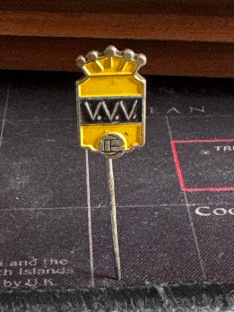 Vintage VVV Venlo Speldje Voetbal Vereniging, Verzamelen, Sportartikelen en Voetbal, Ophalen of Verzenden, Gebruikt, Overige binnenlandse clubs