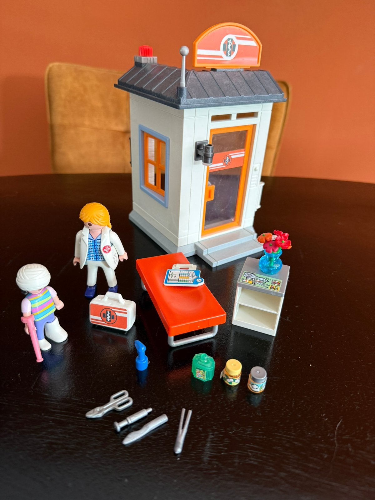 Playmobil duck ambulance en dokters post, Ophalen of Verzenden, Zo goed als nieuw