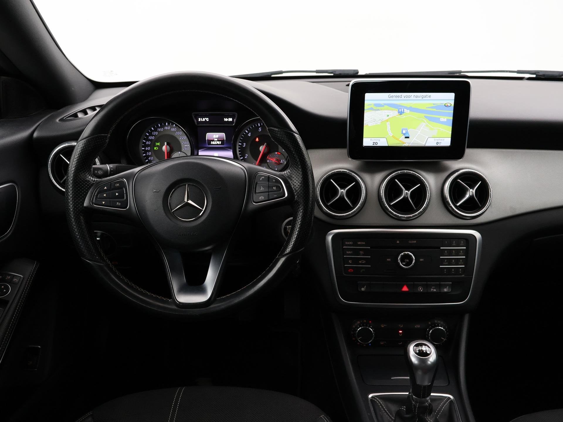 Mercedes-Benz CLA-klasse 180 PRESTIGE + XENON | NAVIGATIE |, Voorwielaandrijving, CLA, Gebruikt, 4 cilinders