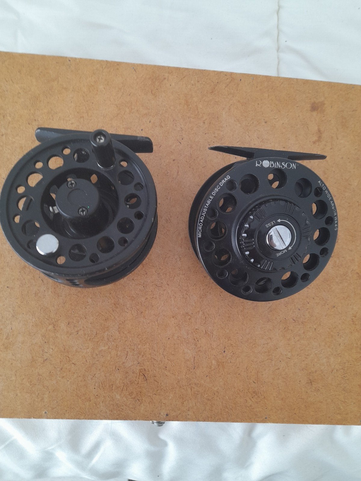 2x Robinson Vliegvisreel 4/5, Watersport en Boten, Hengelsport | Vliegvissen, Ophalen of Verzenden, Gebruikt, Werphengel
