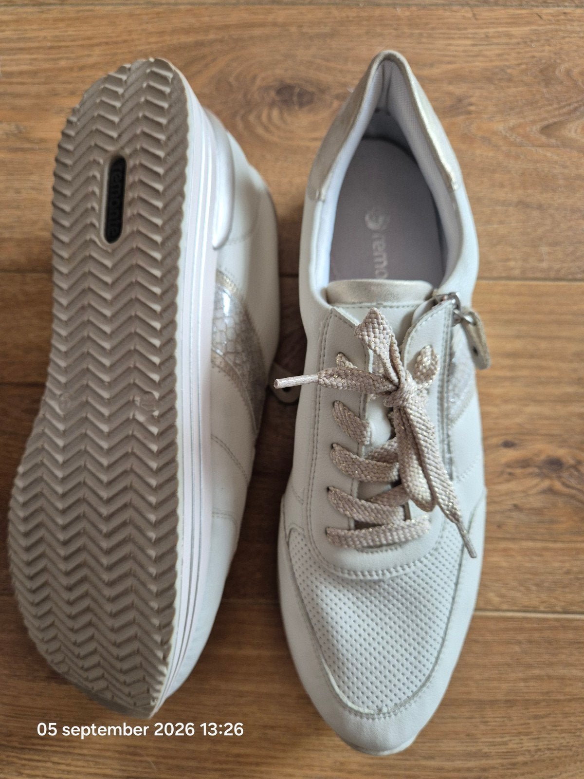 Remonte dames sneakers maat 44 - Zo goed als nieuw, Wit, Remonte, Ophalen of Verzenden, Sneakers of Gympen