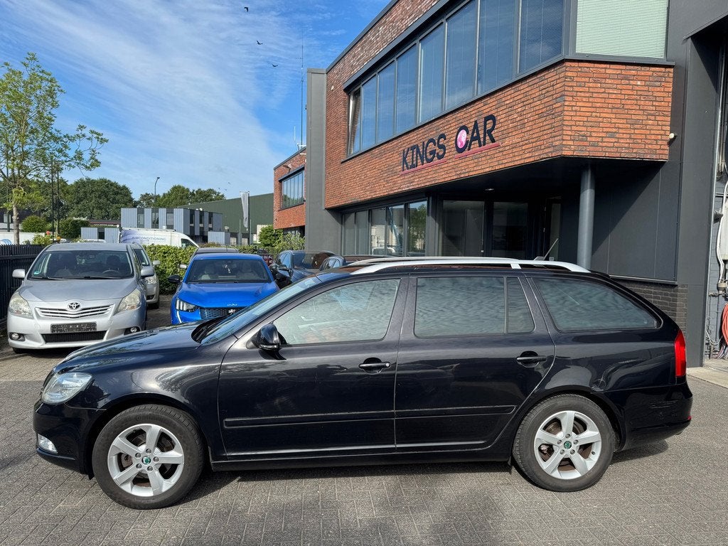 Skoda Octavia Combi 1.2 TSI Elegance Business XENON LEDER TR, Auto's, Skoda, Voorwielaandrijving, Euro 5, Gebruikt, 4 cilinders