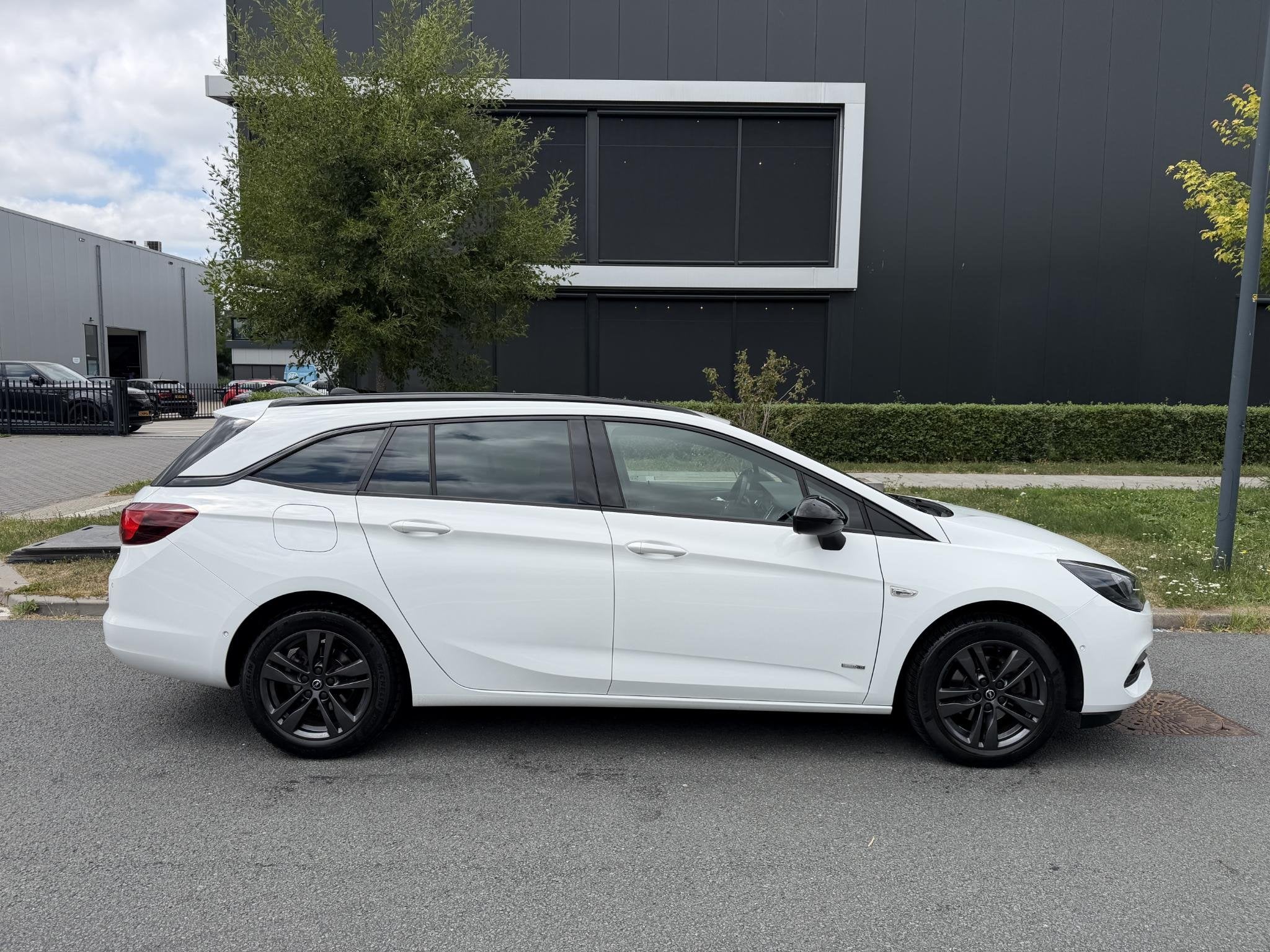 Opel Astra Sports Tourer 1.2 Design & Tech Camera, Trekhaak,, 12 maanden, Stof, Gebruikt, Euro 6