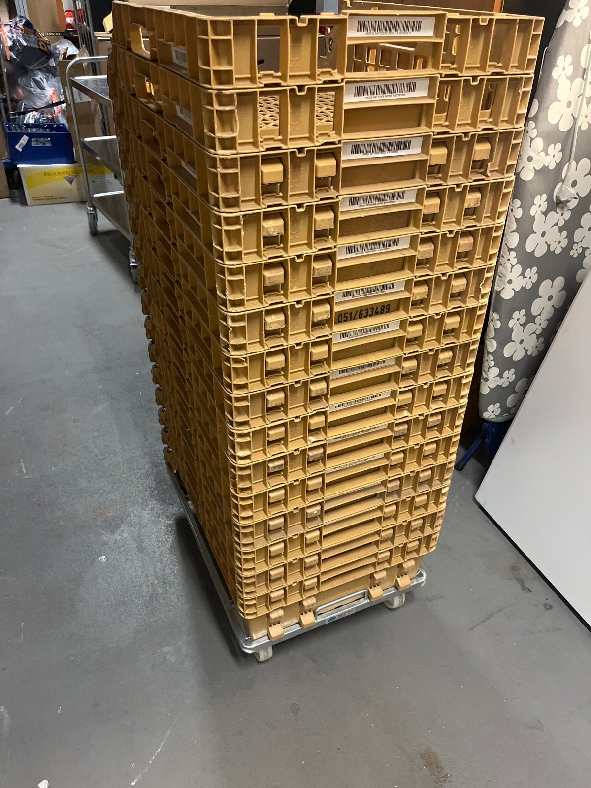 Opvouwbare bakken/kratten (15stuks) met rolkar, Ophalen, Gebruikt, 40 tot 60 cm, Opvouwbaar